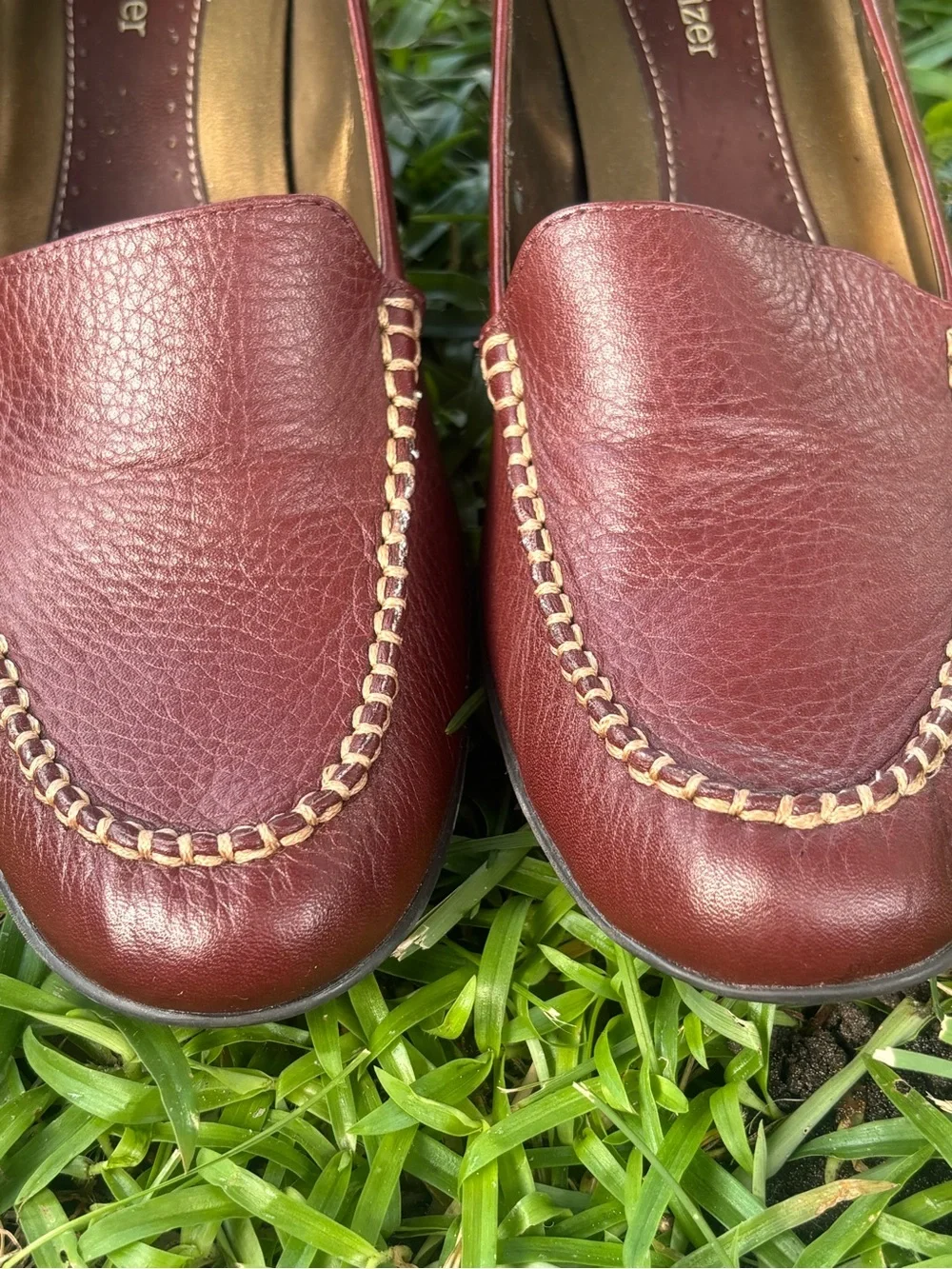 Naturalizer Women's Wine Leather Slip-On Loafers Size 10